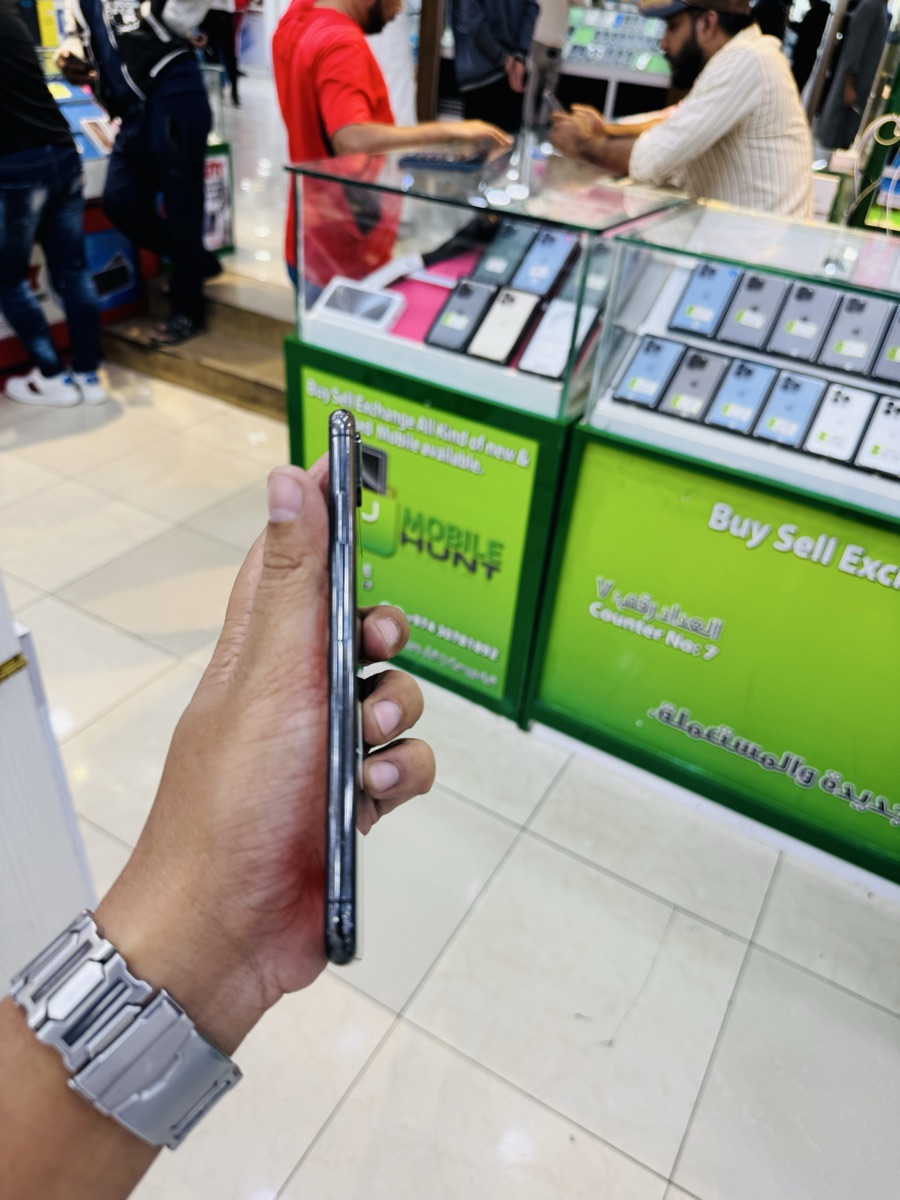 iPhone XS Max - Image 6