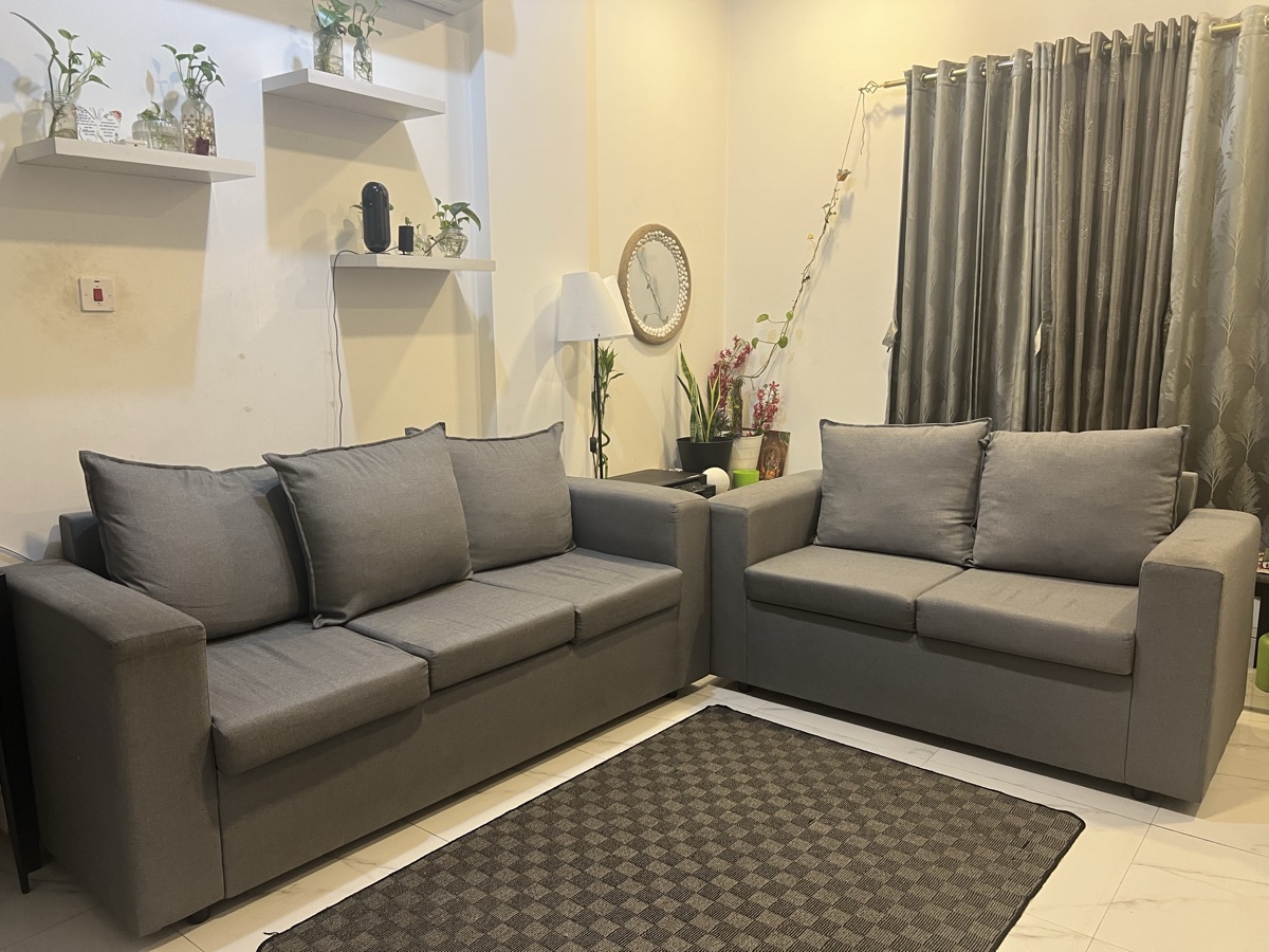 5 seater sofa for sale . Slightly negotiable - Image 4