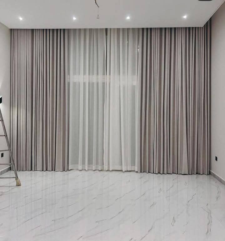 Curtain - Image 2