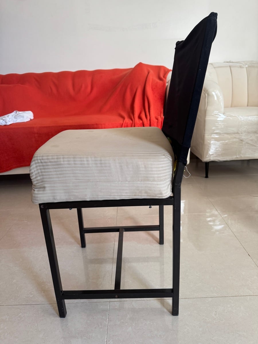 Dinning table + chair for sell, Wooden made Very good quality 200Qr for 4 chair, Location al khor - Image 8