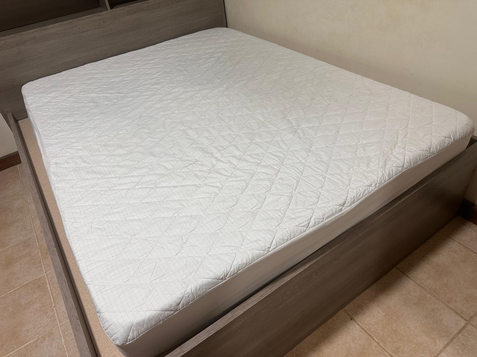 Bed with mattress in good condition - Image 2