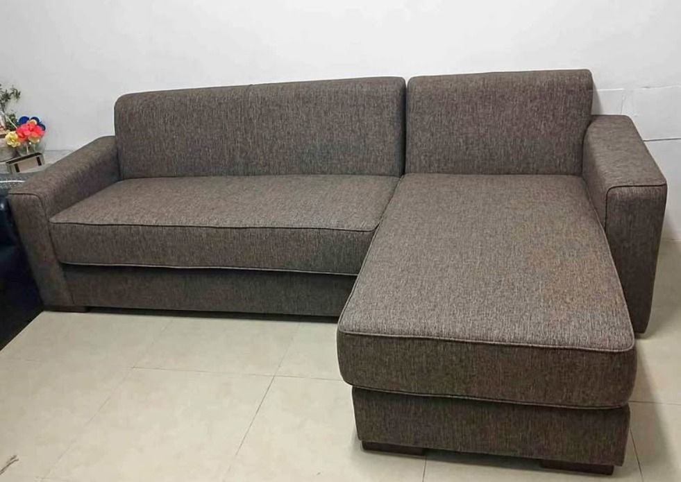 Qatar Airways furniture and electric item - Image 1