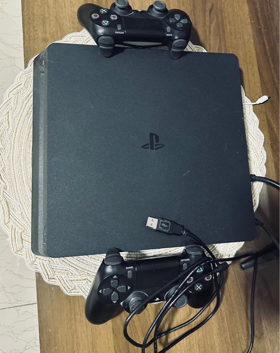 Sony Play Station 4 - Image 2