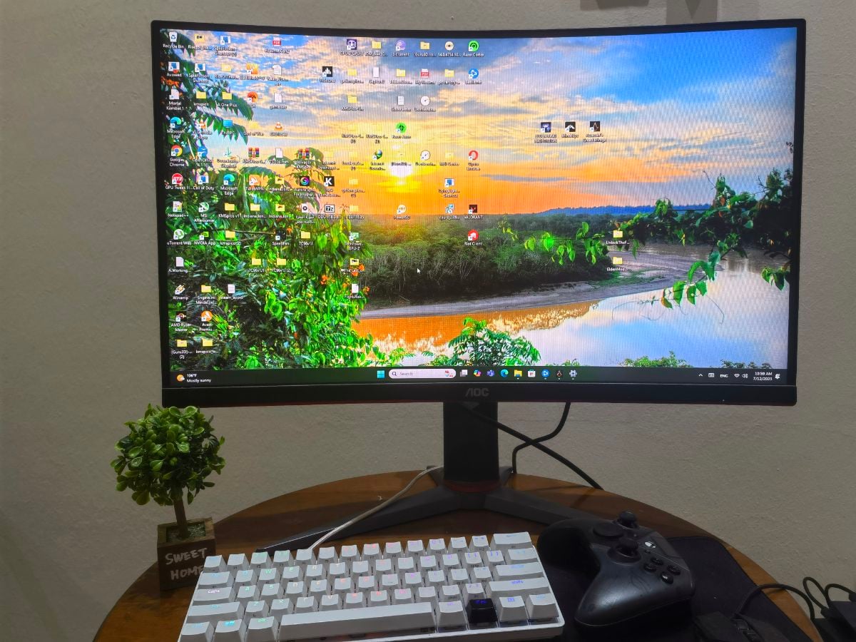 AOC 27" CURVED 240HZ FULL HD GAMING MONITOR - Image 2