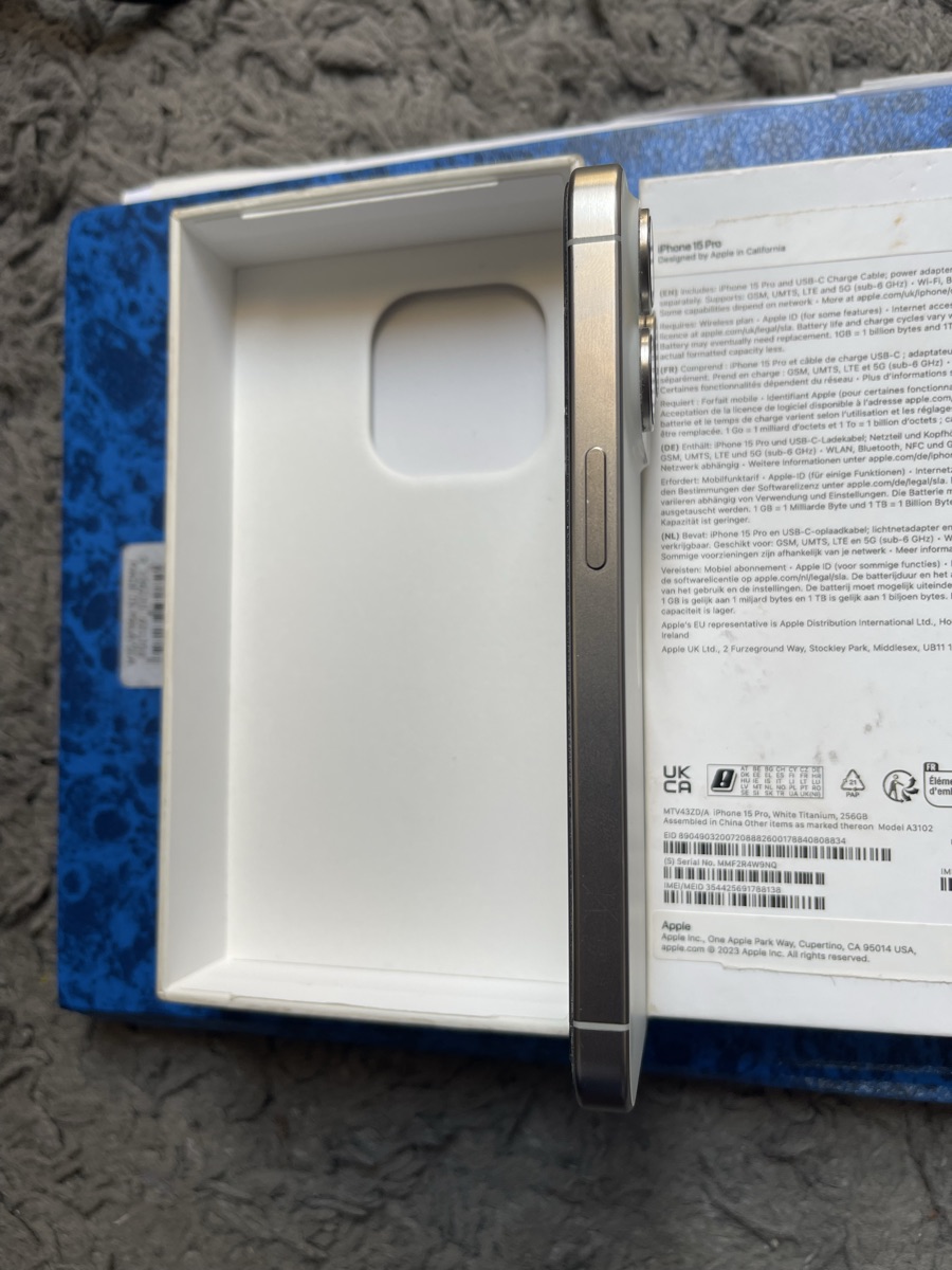 iPhone 15 Pro, White Titanium, 256 GB - Image 4