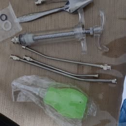 Bird syringe  - Image 2