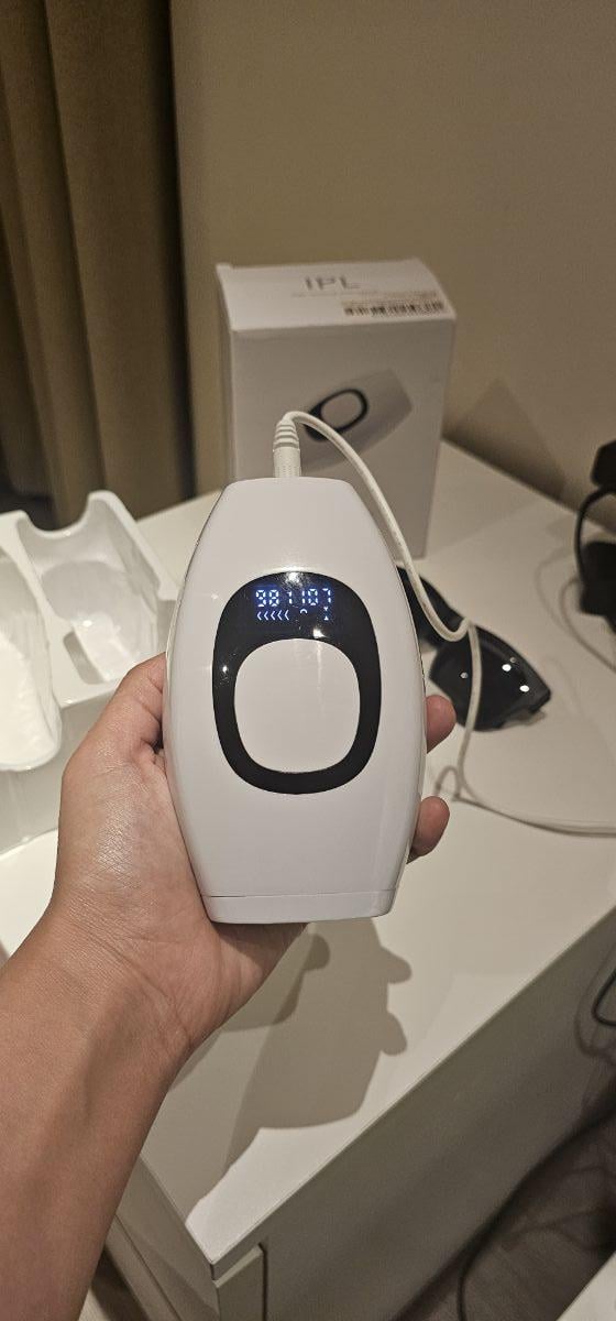 Laser hair remover with box good condition - Image 4
