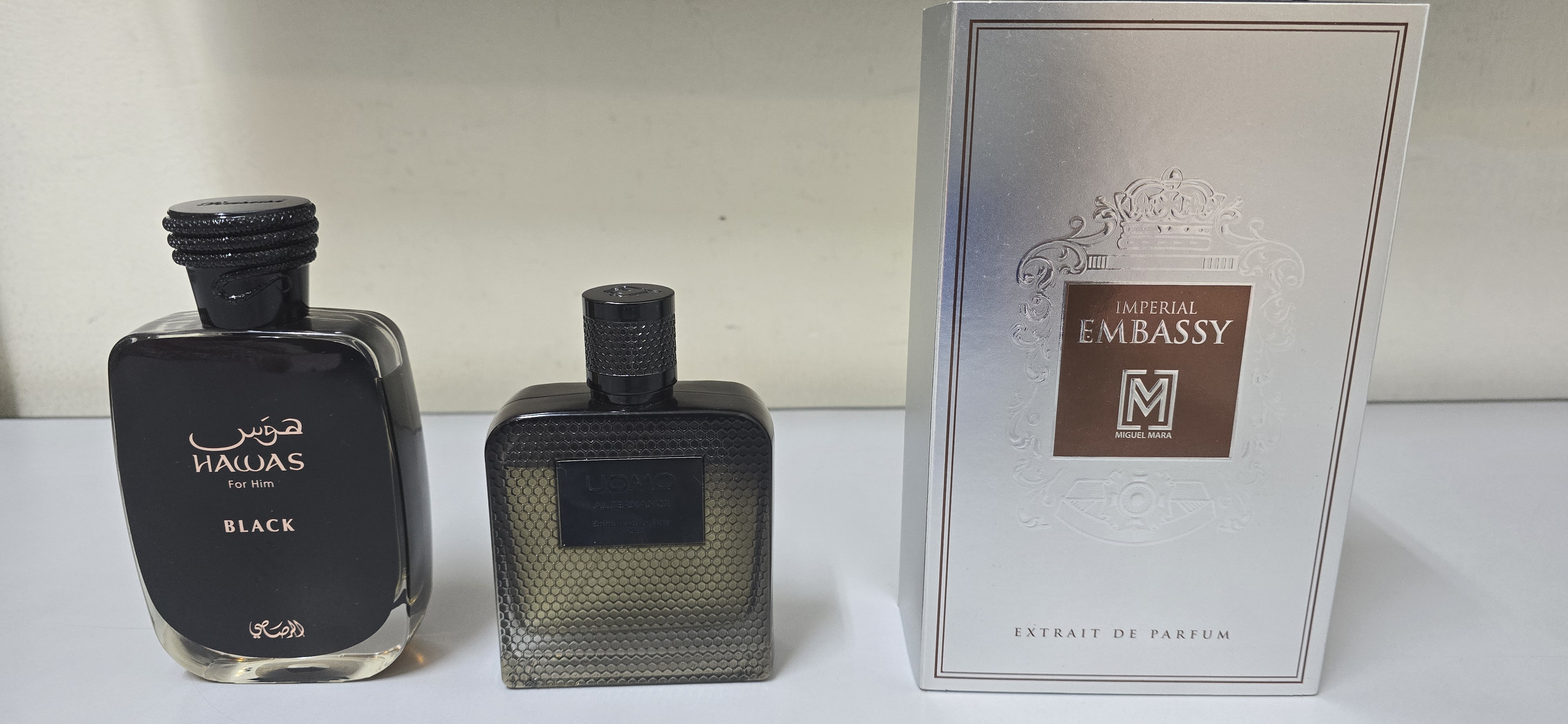 Perfumes on urgent sale - Image 1