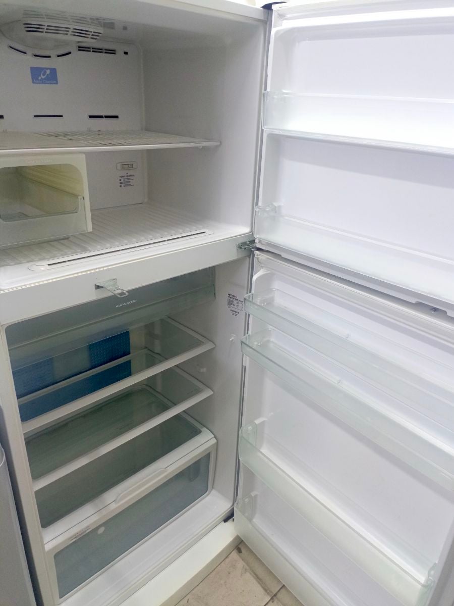 Hitachi refrigerator - Image 2