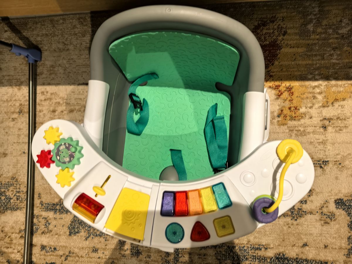 Infantino baby seat and music - Image 3