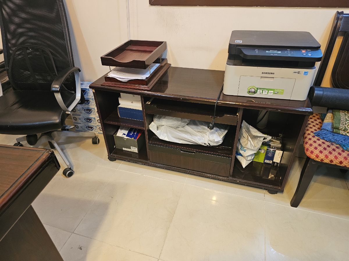 Desk in good condition - Image 2