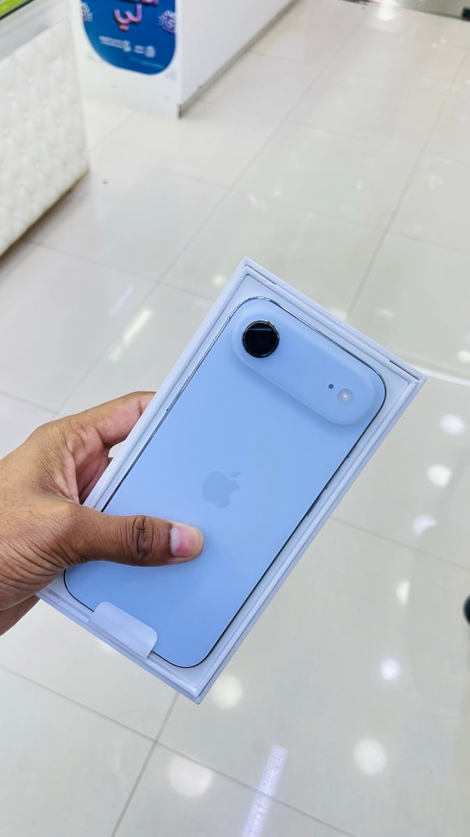 iPhone 17  air 256gb not active only box open - Image 3