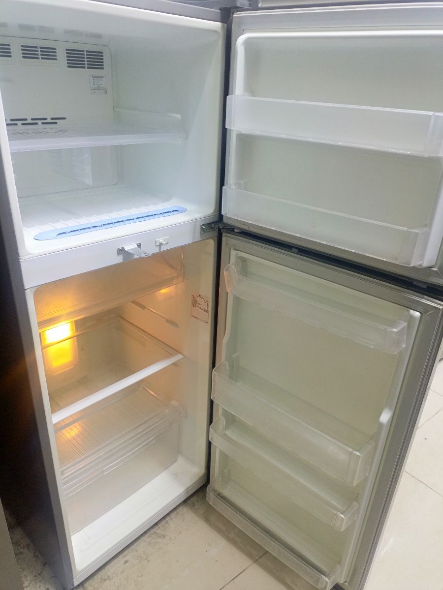 Lg refrigerator - Image 2