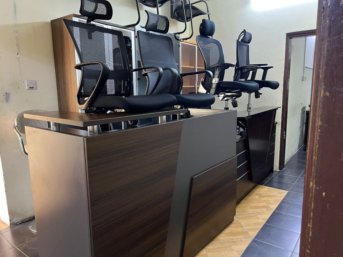 Used office desk and chair buy sell in Qatar Whatsapp link -https://wa.me/97455157083 - Image 3