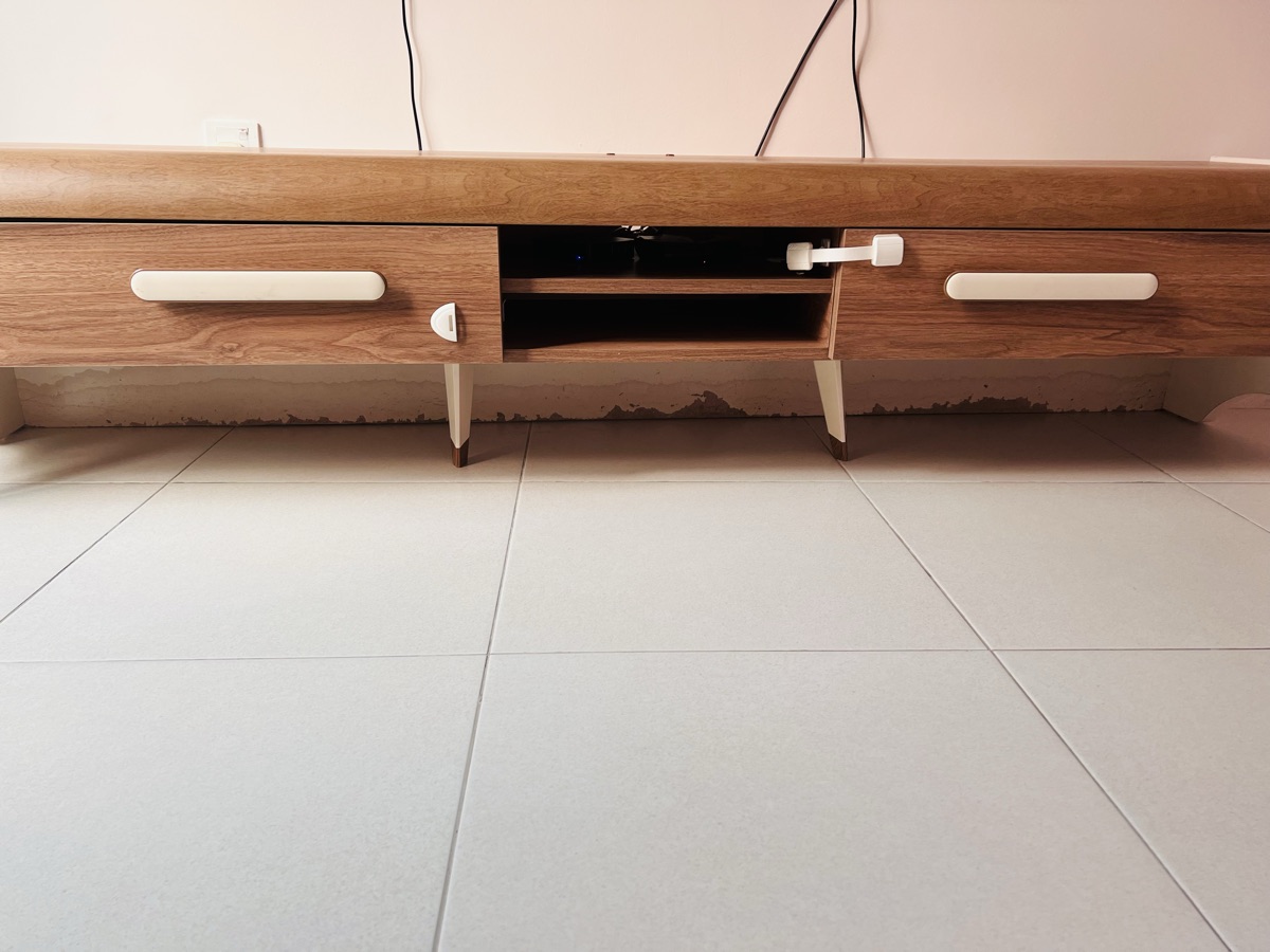 Dining table/ Coffee and tv table set/ console/ sofa - Image 3