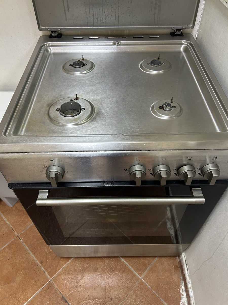 Gas cooker & oven - Image 1