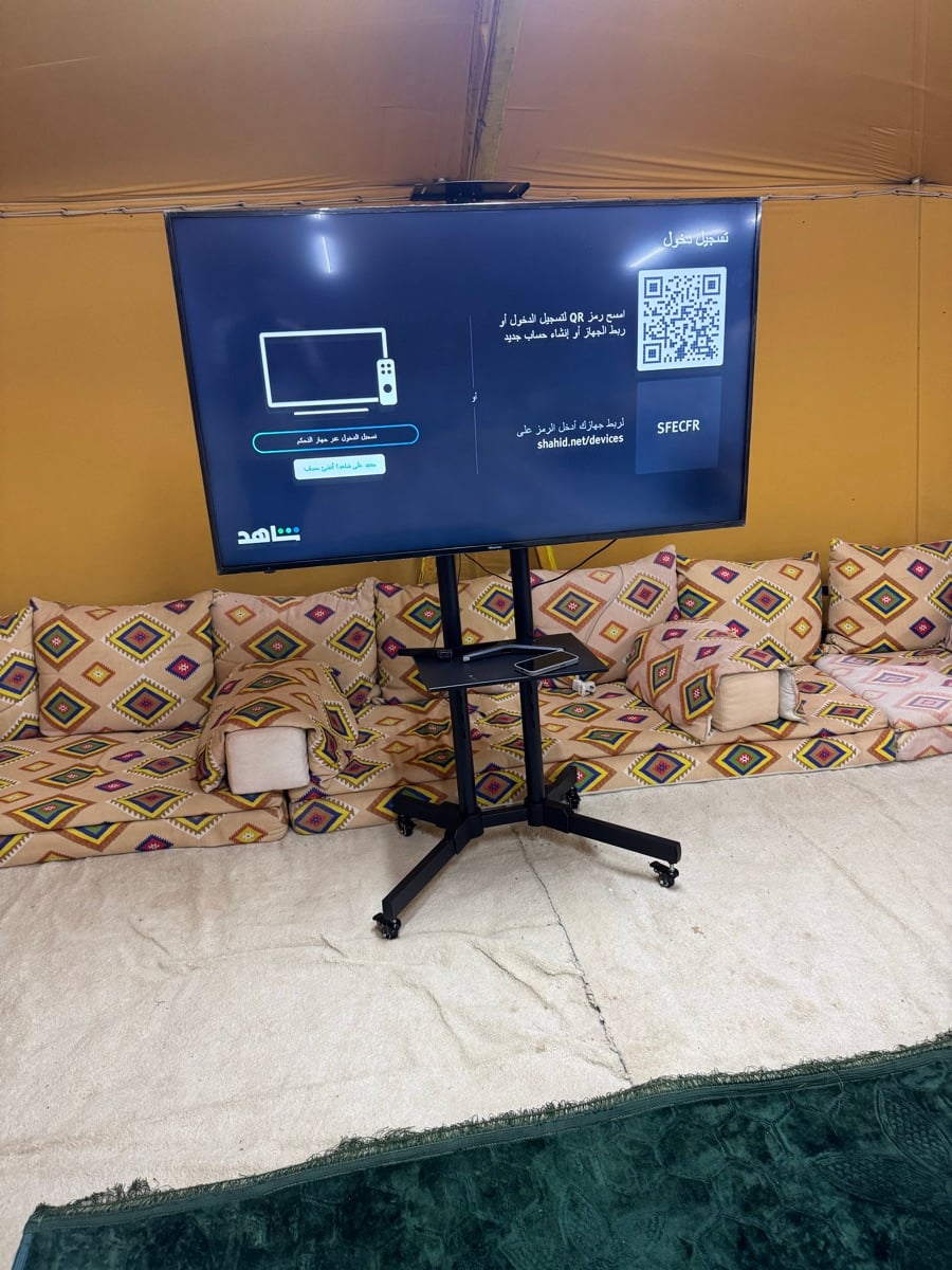 Tv Trolley new with box hold from 32:75 inch offer 250QR with box - Image 4