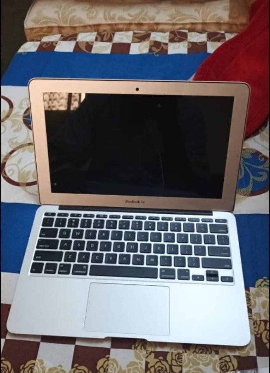 MacBook Air - Image 3