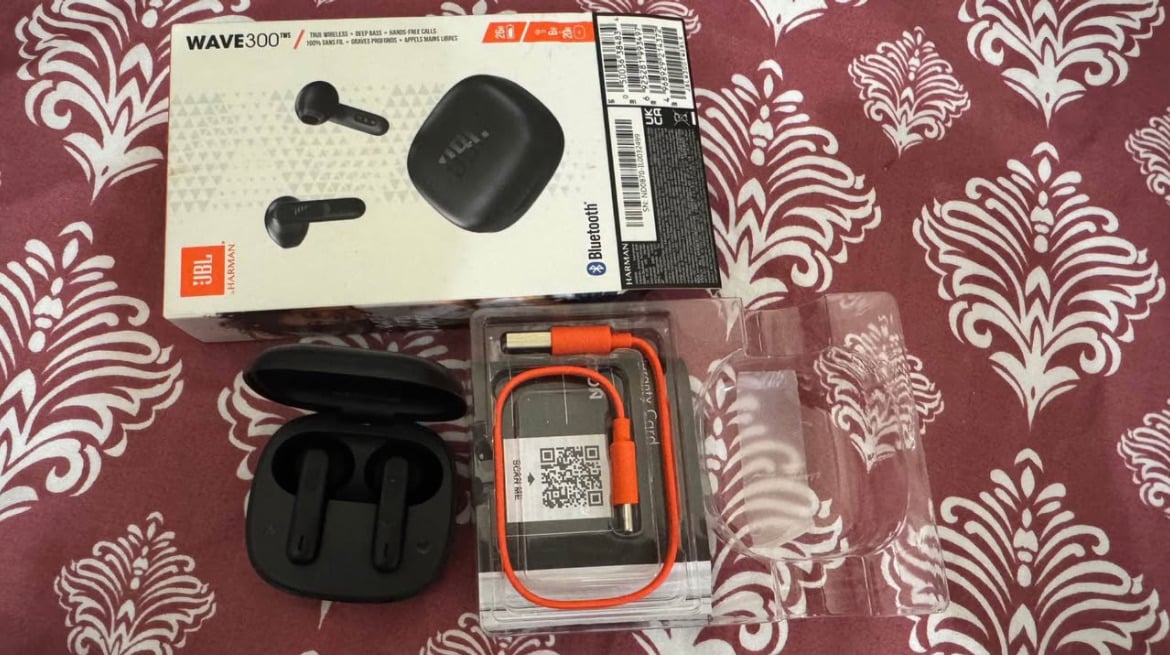 JBL headset available - Image 1