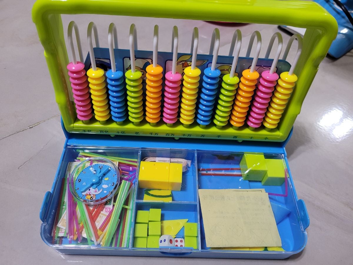 Table lamp,abacus kit,helmet,ring toy - Image 4