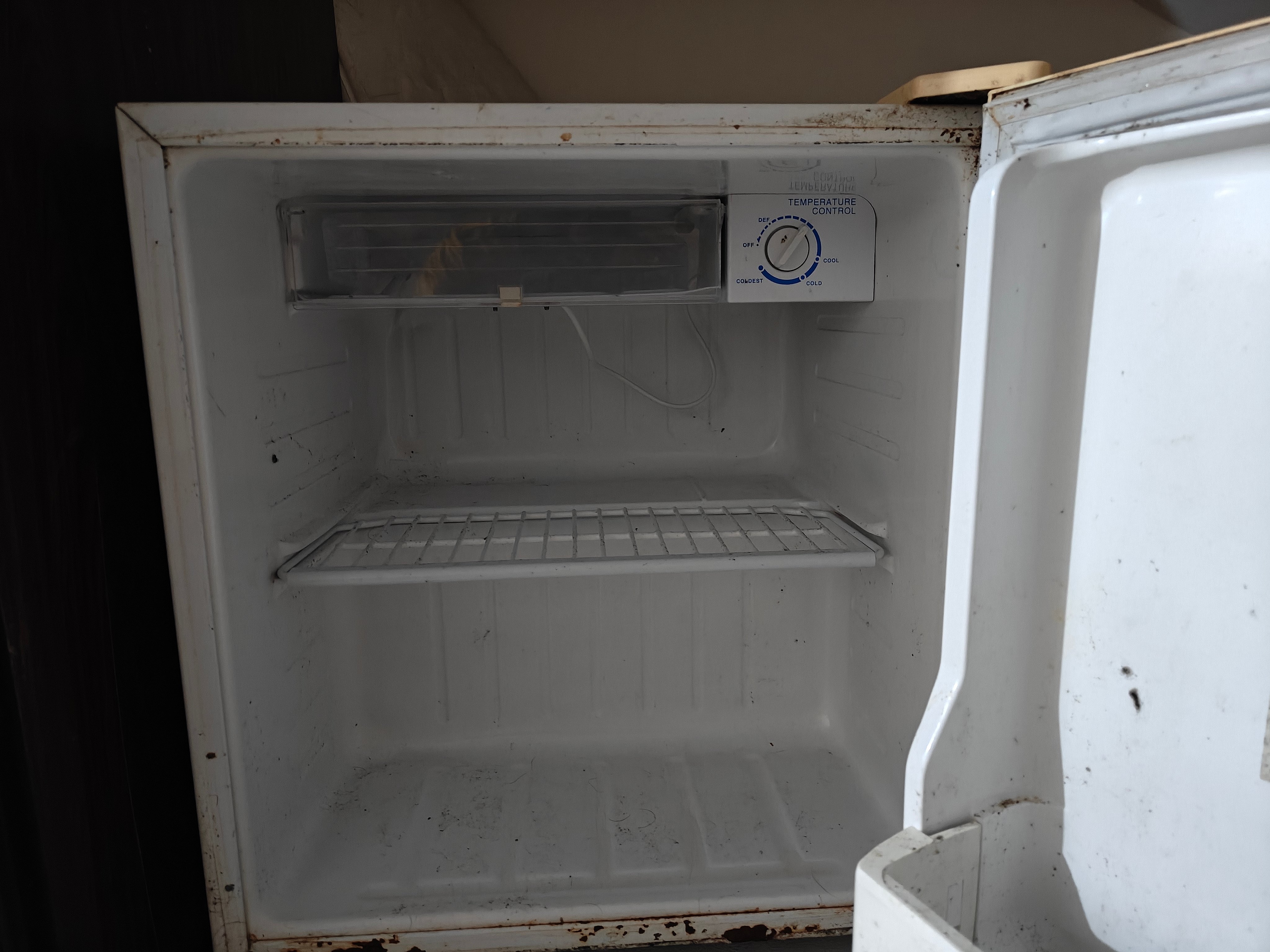Samsung small fridge for sale - Price Negotiable  - Image 4