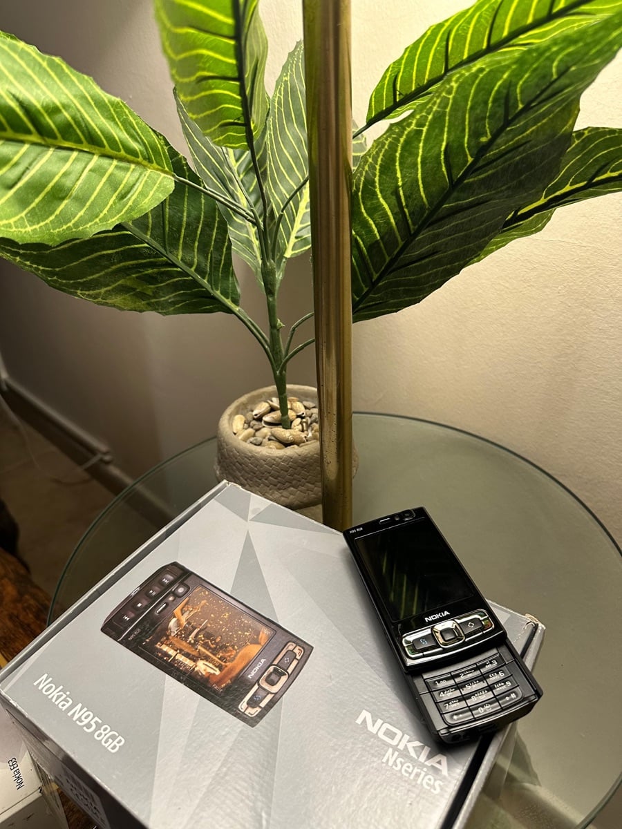 Old Nokia Classic phones. Free delivery - Image 7