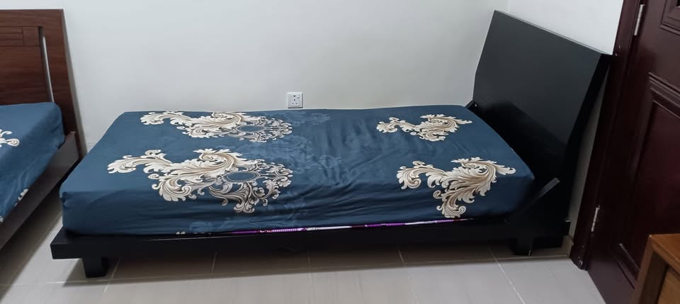 URGENT SALE: 2 single beds and 1 Table. NEED TO SELL BY TOMORROW - Image 3