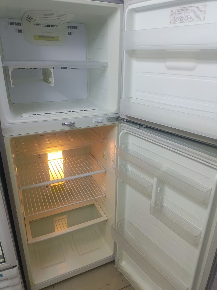 Samsumg refrigerator - Image 2