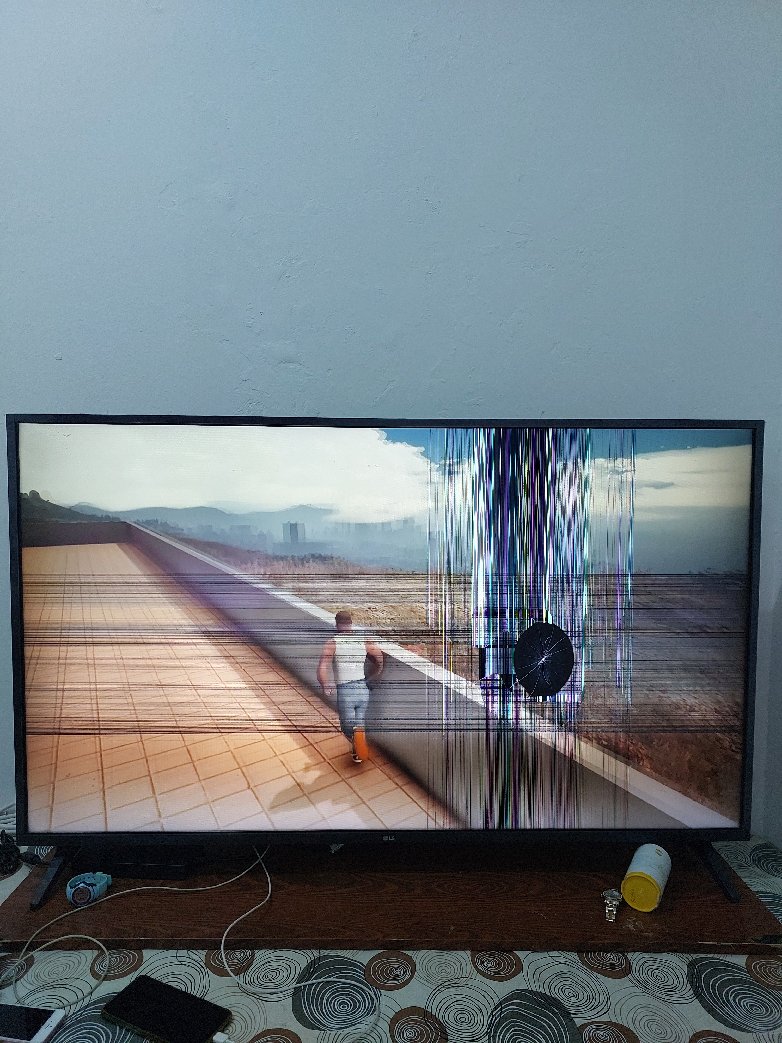 LG 55" 4K Smart TV (Screen Damaged) for Sale - Image 1