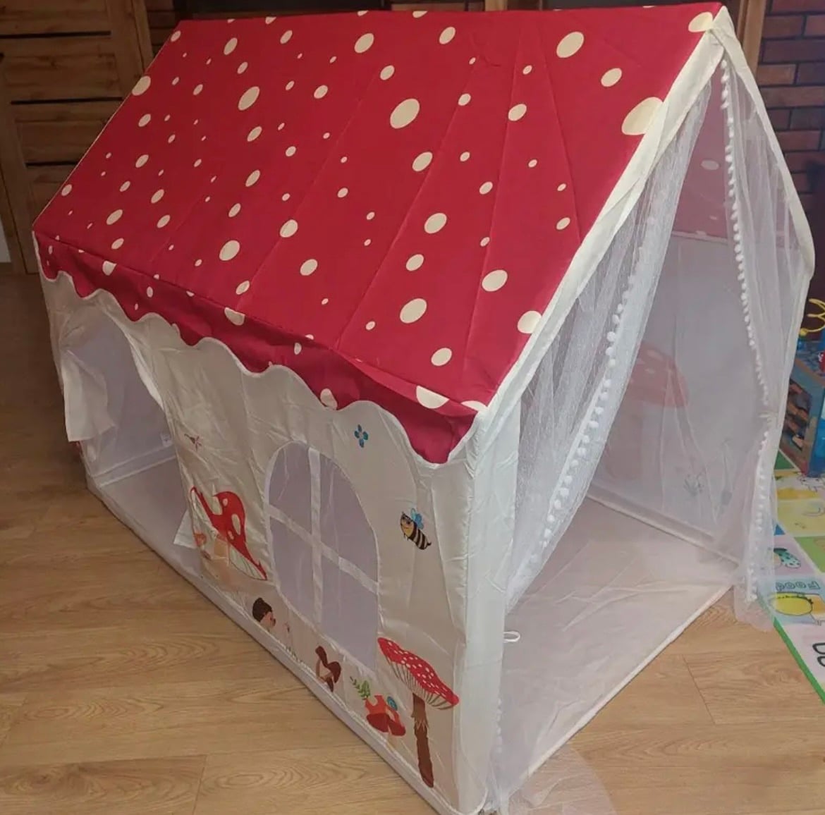 Red designed tent ; large - Image 4