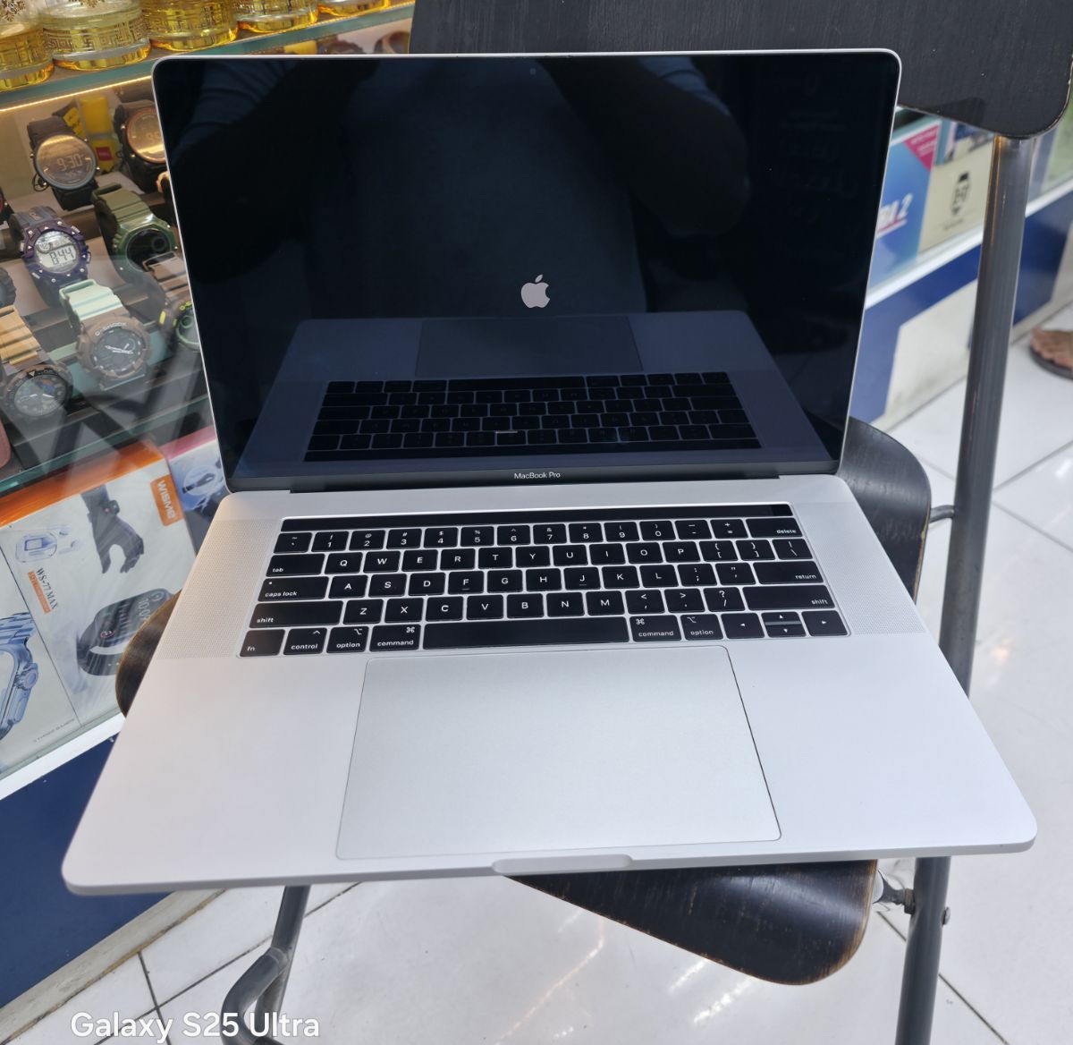 MacBook Pro i9 Touch bar
16GB RAM 512GB STORAGE - Image 3