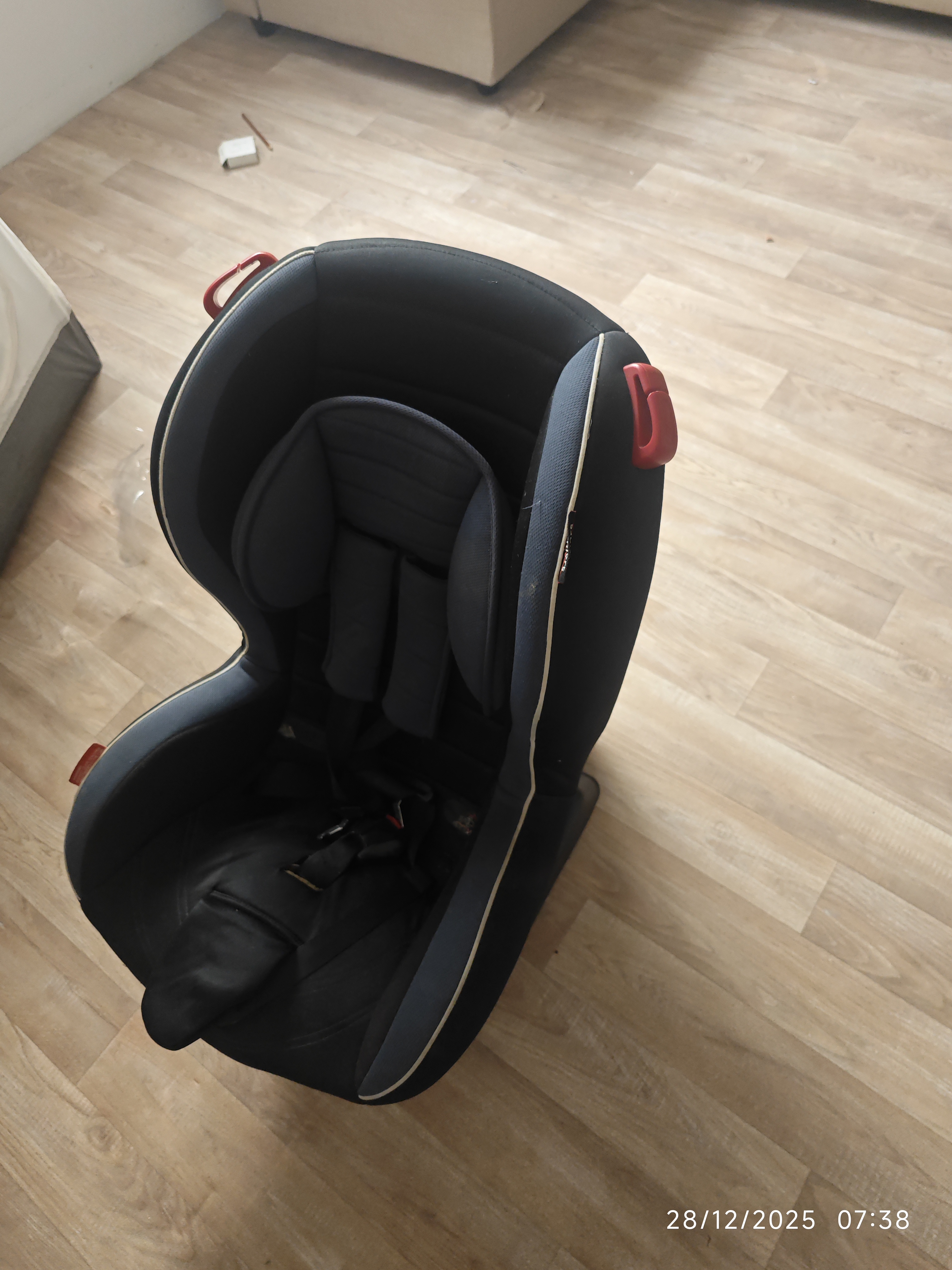 Juniors car seat - Image 3