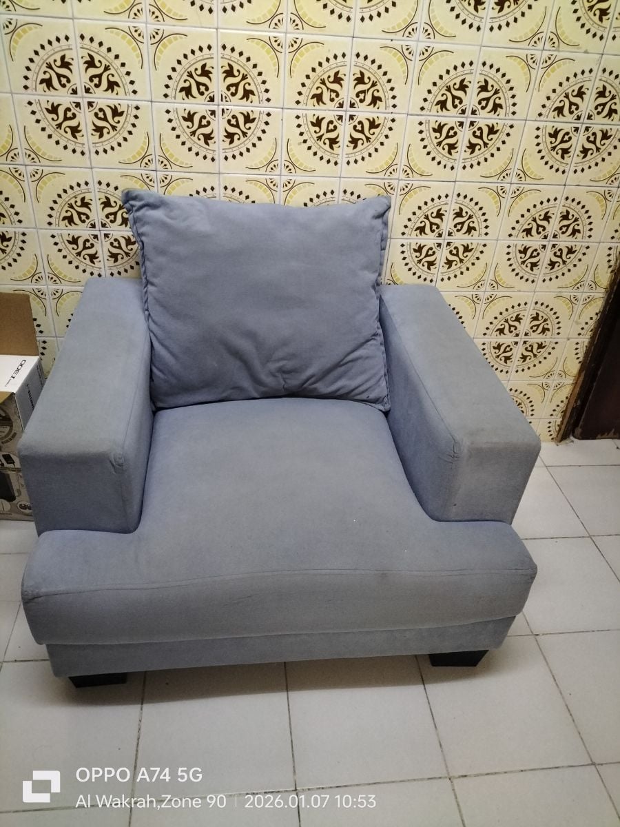 Single sofa for sale - Image 2