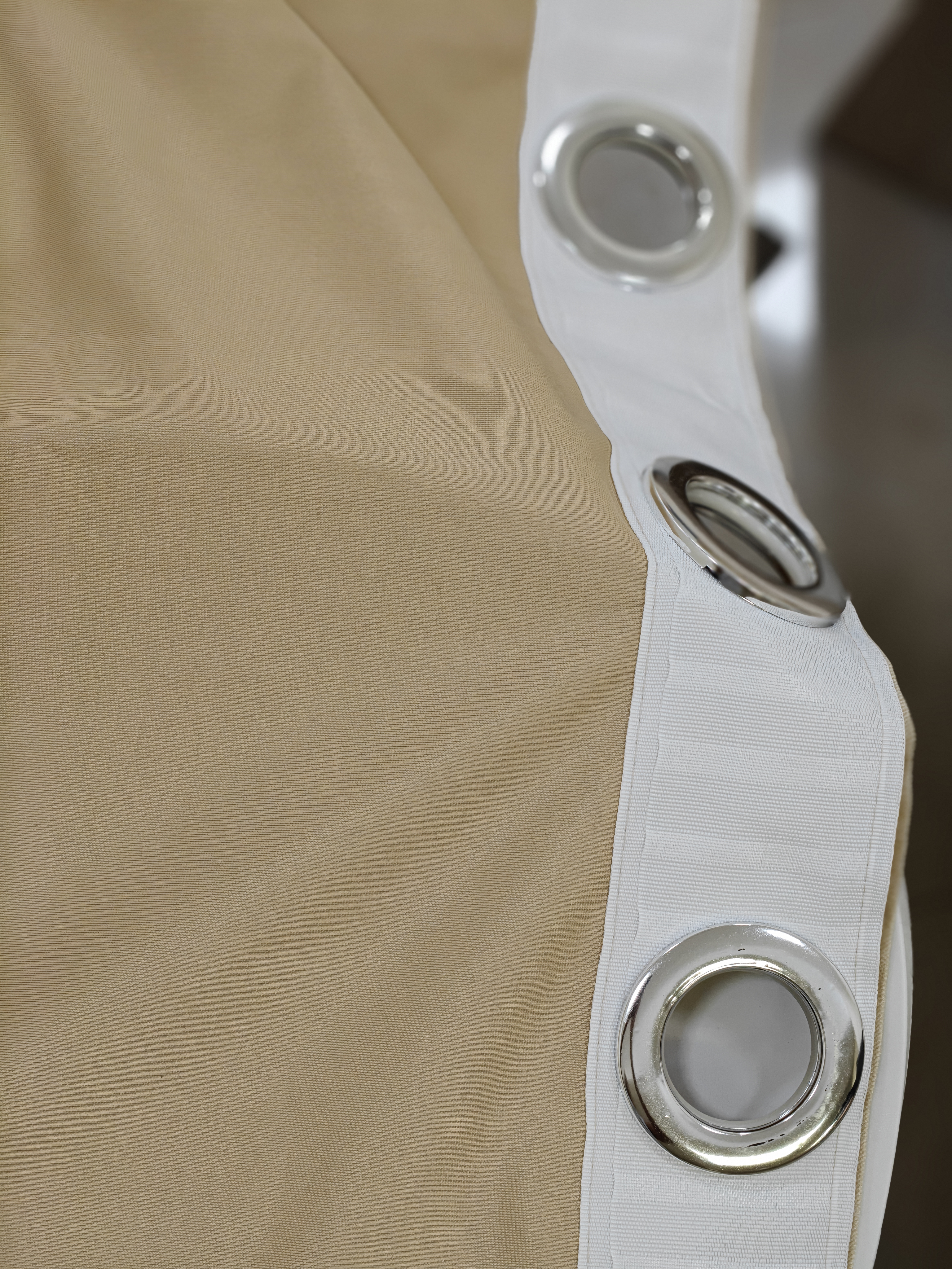 Curtains (Four -  QAR 99) for Sale (Beige) – Elegant & Versatile! -  Mansoura - Image 5