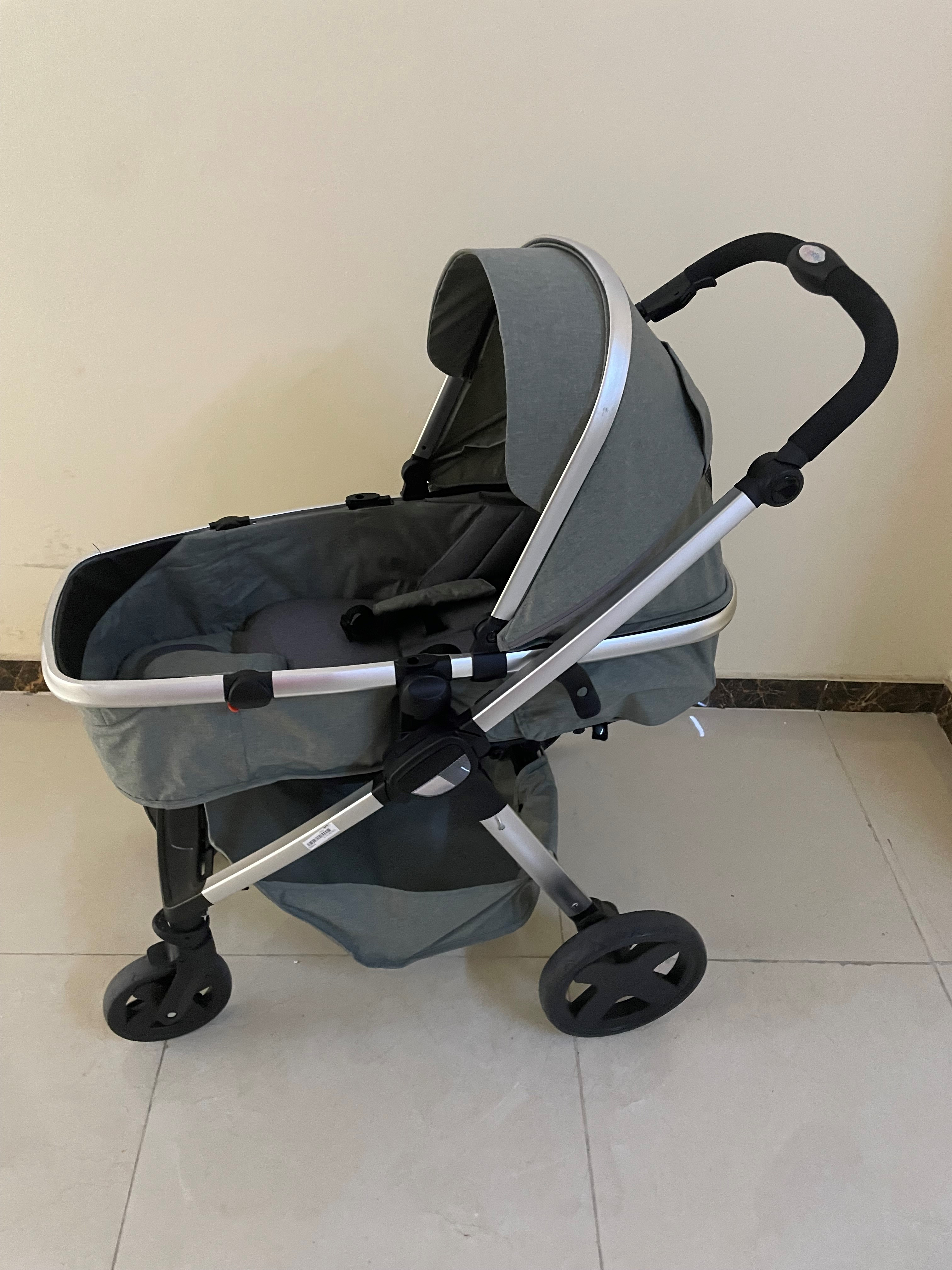 Premium Baby Stroller for Sale - Adjustable, Dual-Facing, Like New - 410 QAR - Image 1
