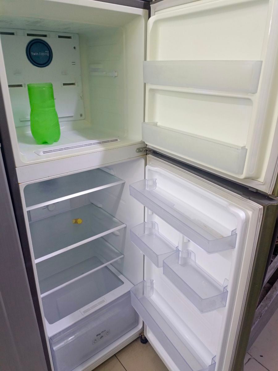 Samsumg refrigerator - Image 2
