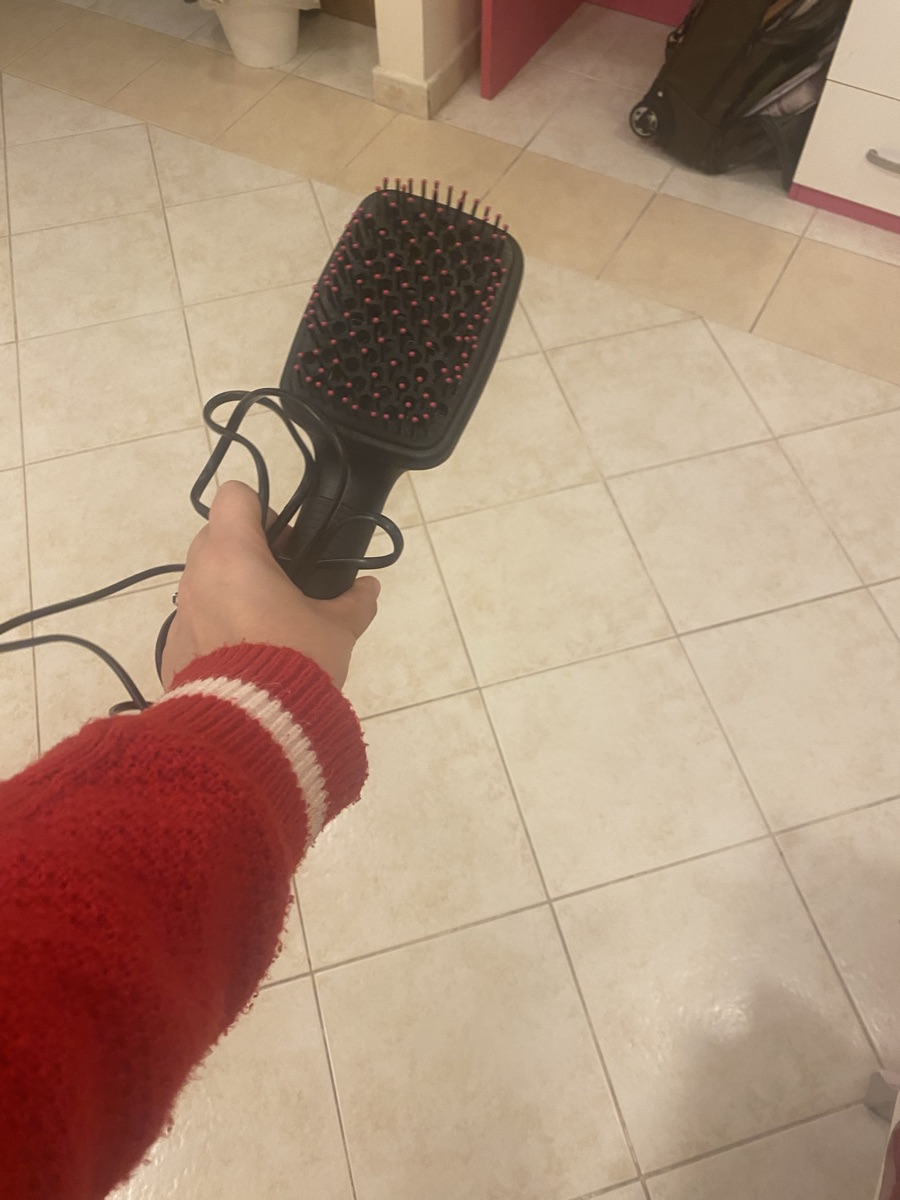 Revlon hair brush plus free ikon hair brush - Image 3