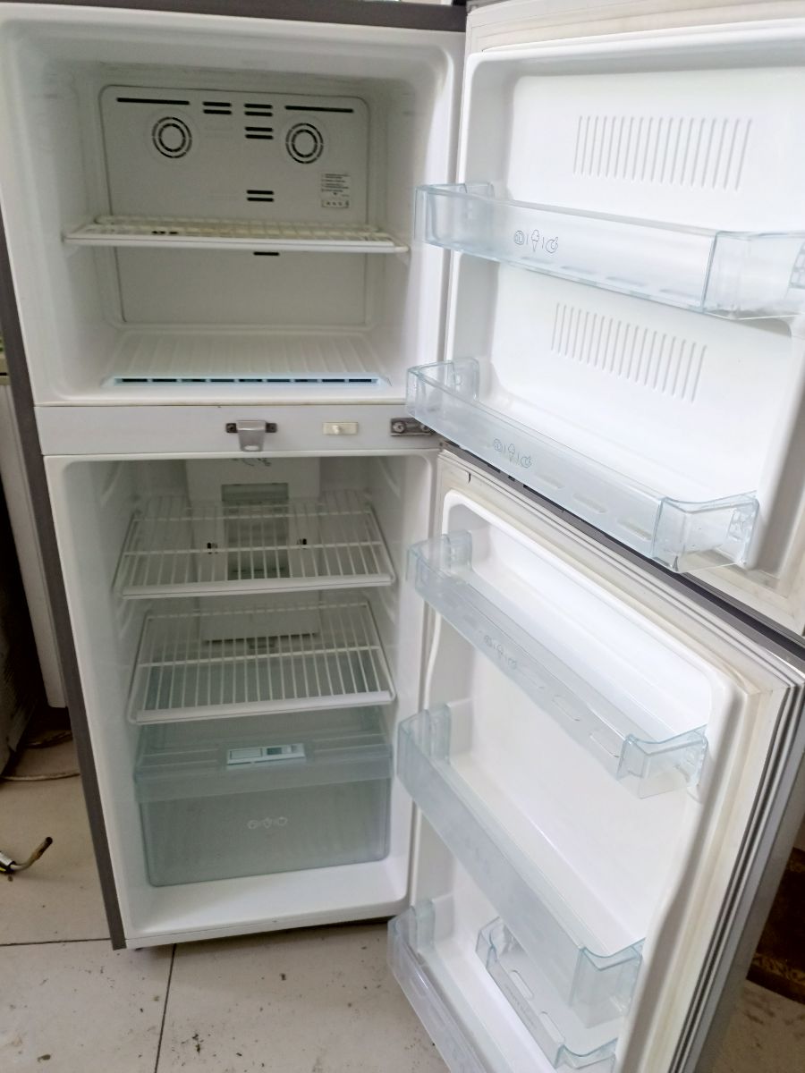 Lg refrigerator - Image 2