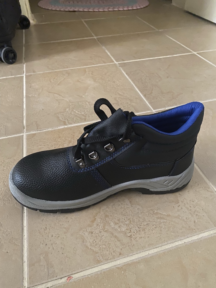 Safety Shoes - Size 42 - Image 3