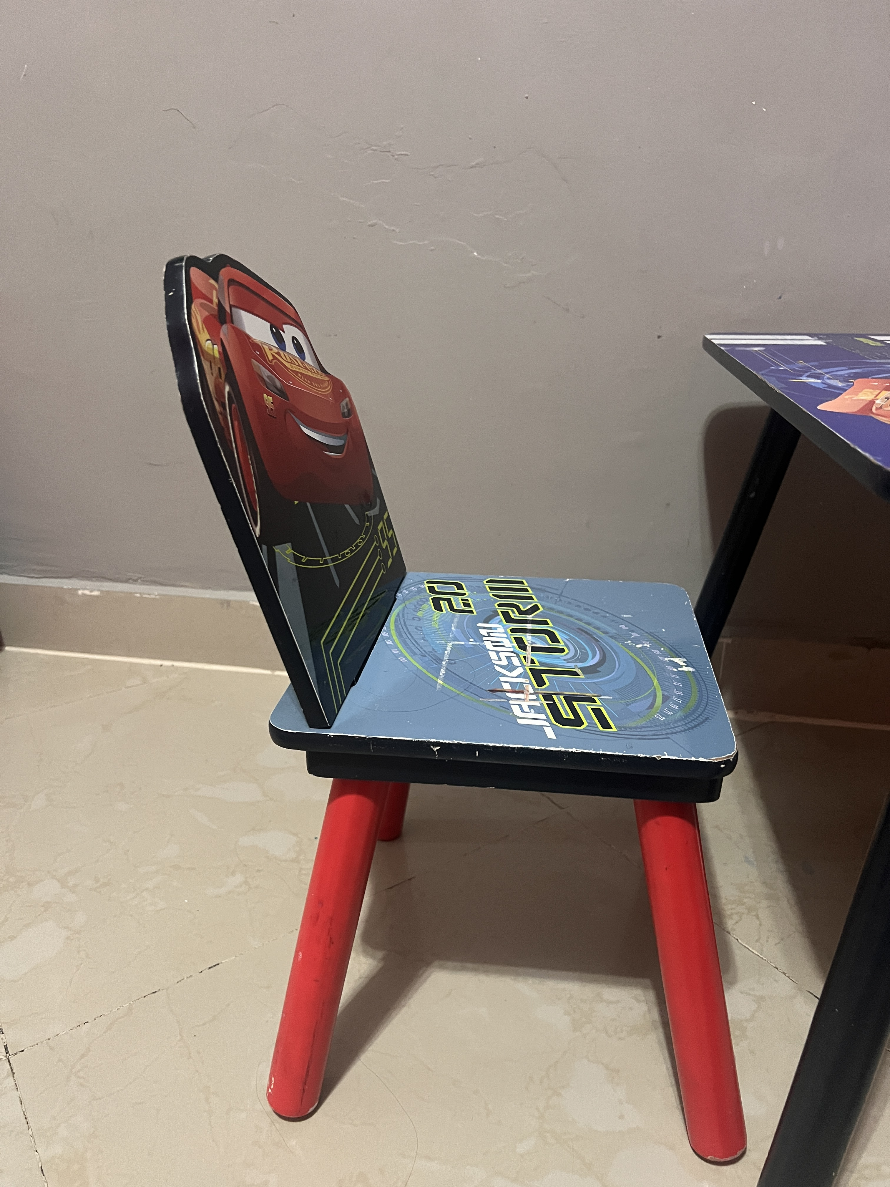 Kids table with 2 chairs - Image 3