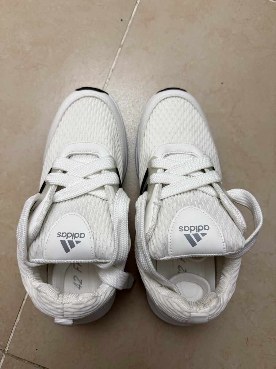 Adidas 42 - Image 2