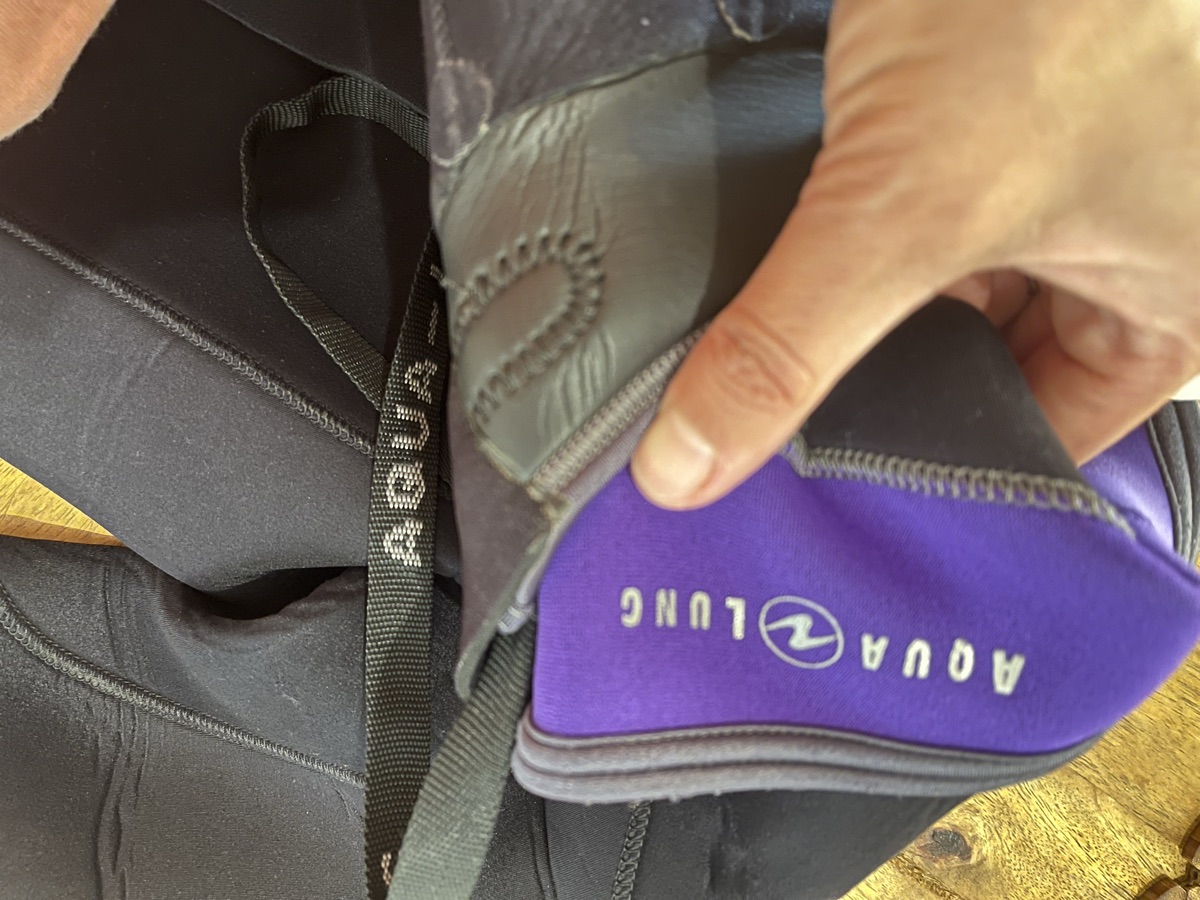 Scuba diving wetsuit and BCD - Image 4