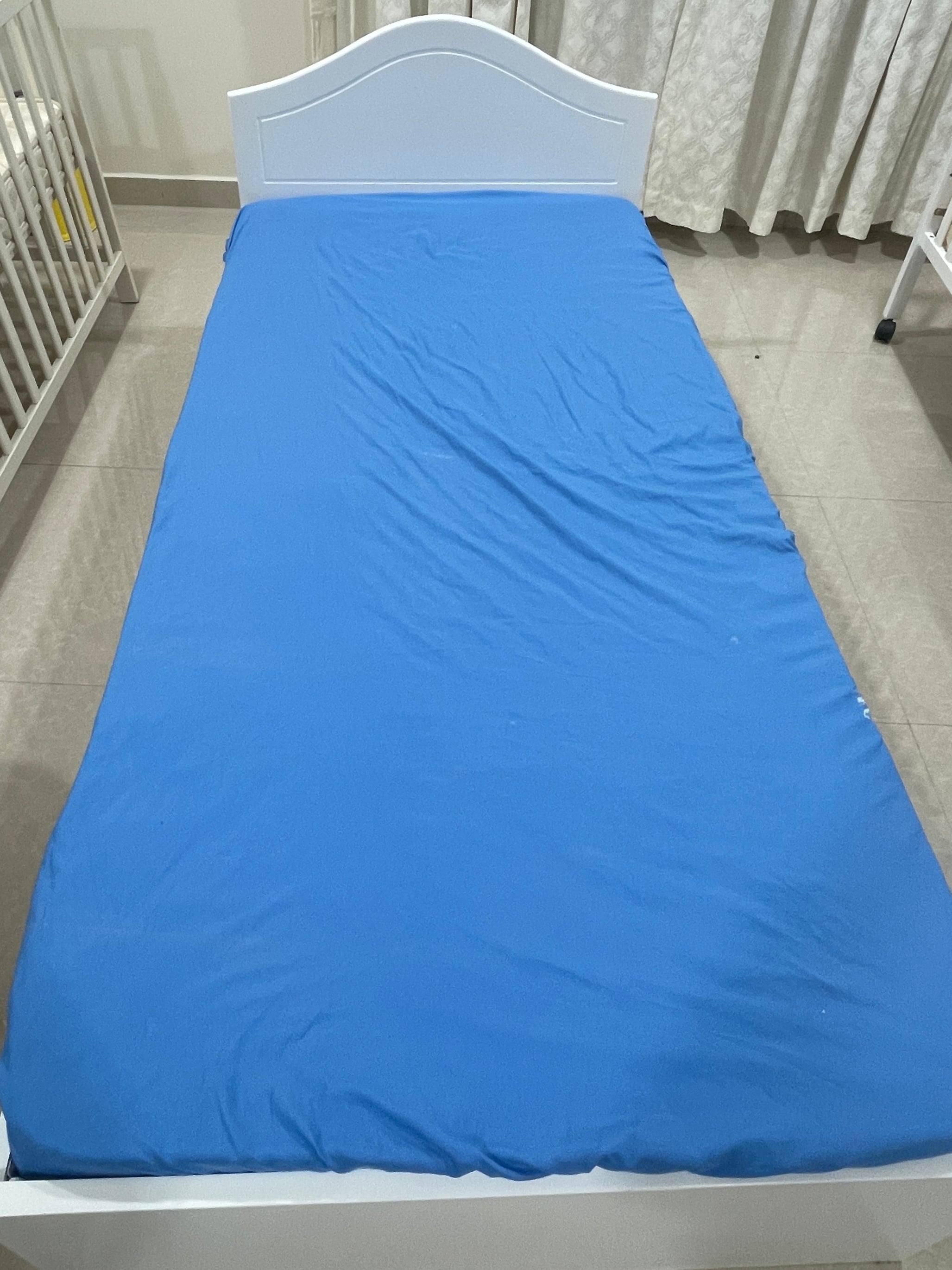 For only 200 QAR, Beautiful and clean kids bed + baby cot set in excellent condition. - Image 2