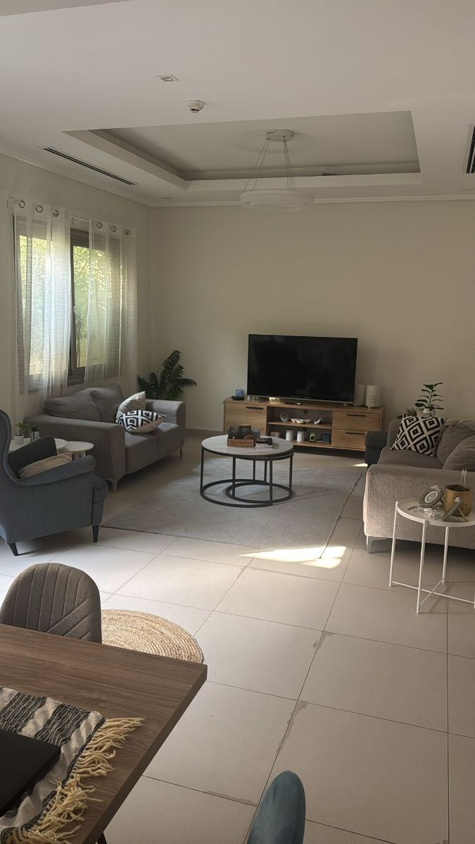 4 beds 1 king 1 queen 2 single sofa table chair - Image 2