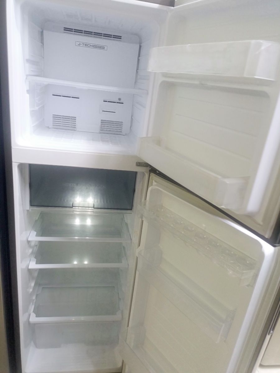 Sharp refrigerator - Image 2