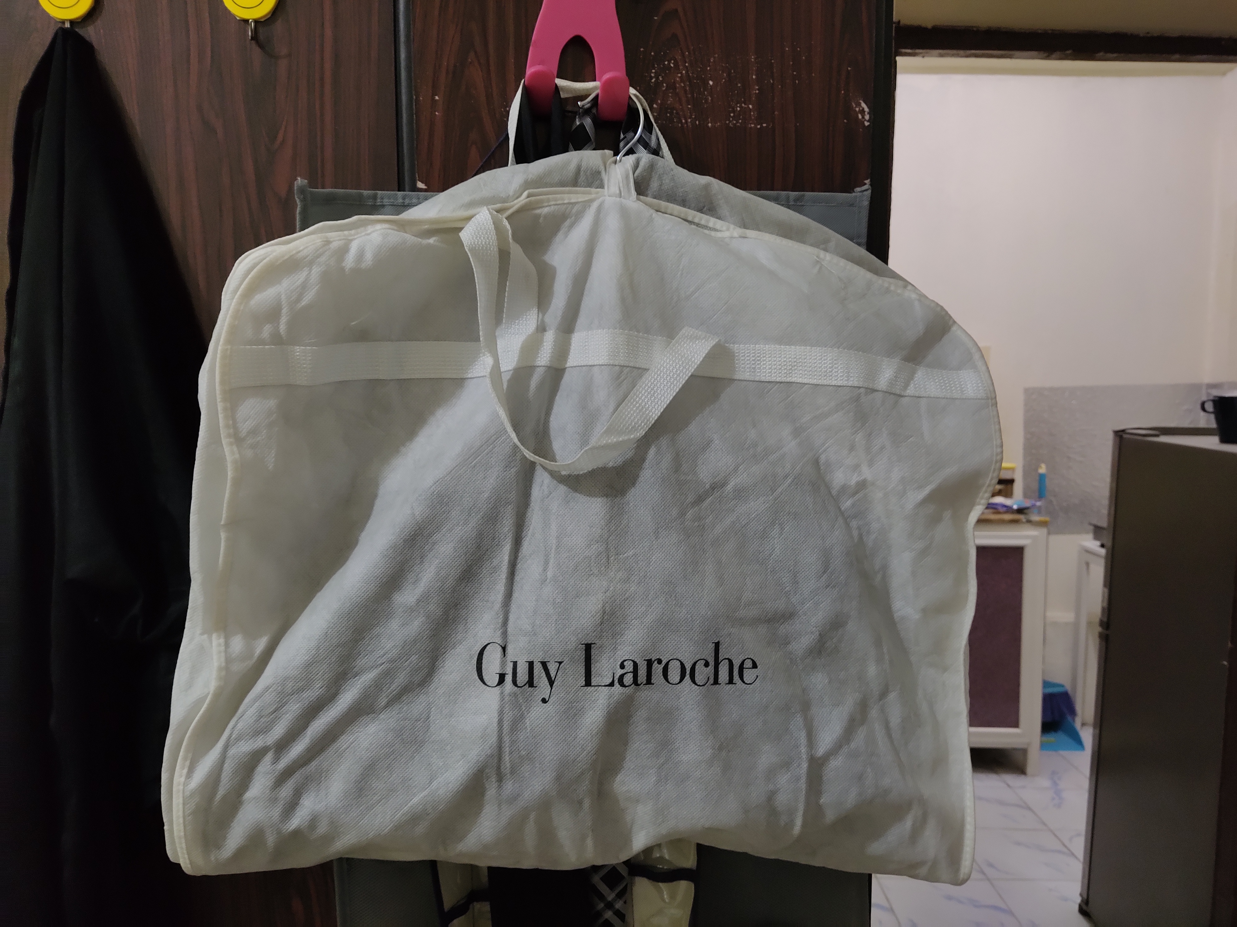 GUY LAROCHE Coat Hanger Carrier Bag - Image 3