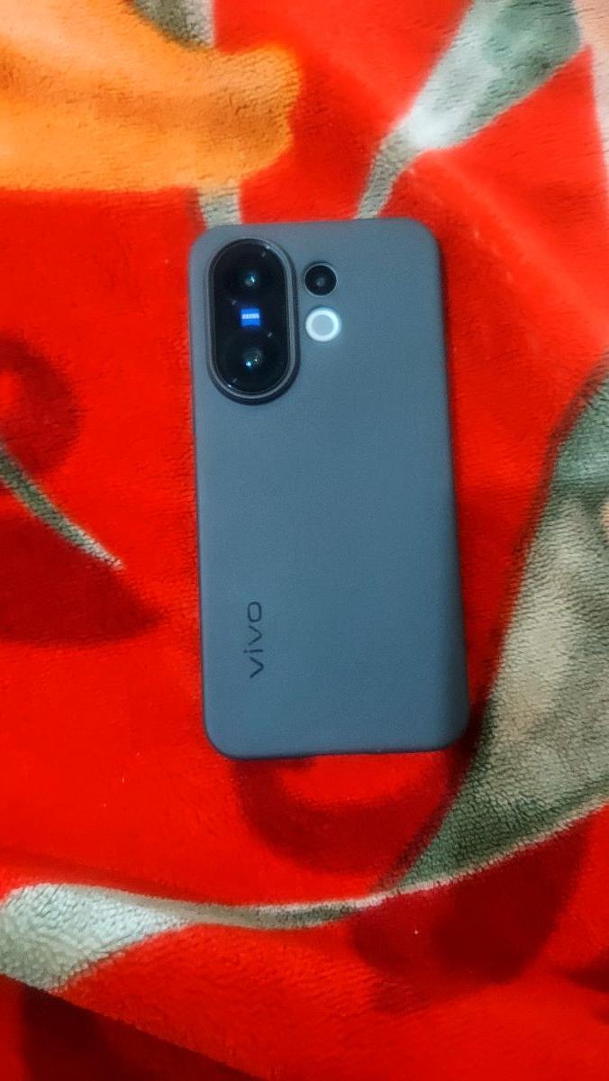 Vivi x200 fe brand new phone only one week... - Image 2