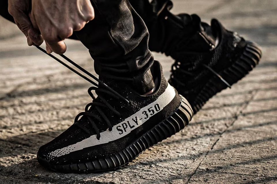 Adidas originals Yeezy Boost 350 V2 'Core Black Core White Core - Image 4