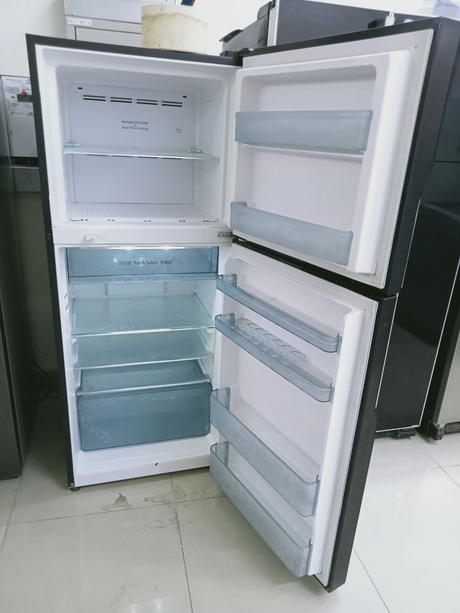 Hitachi refrigerator available for sale - Image 2