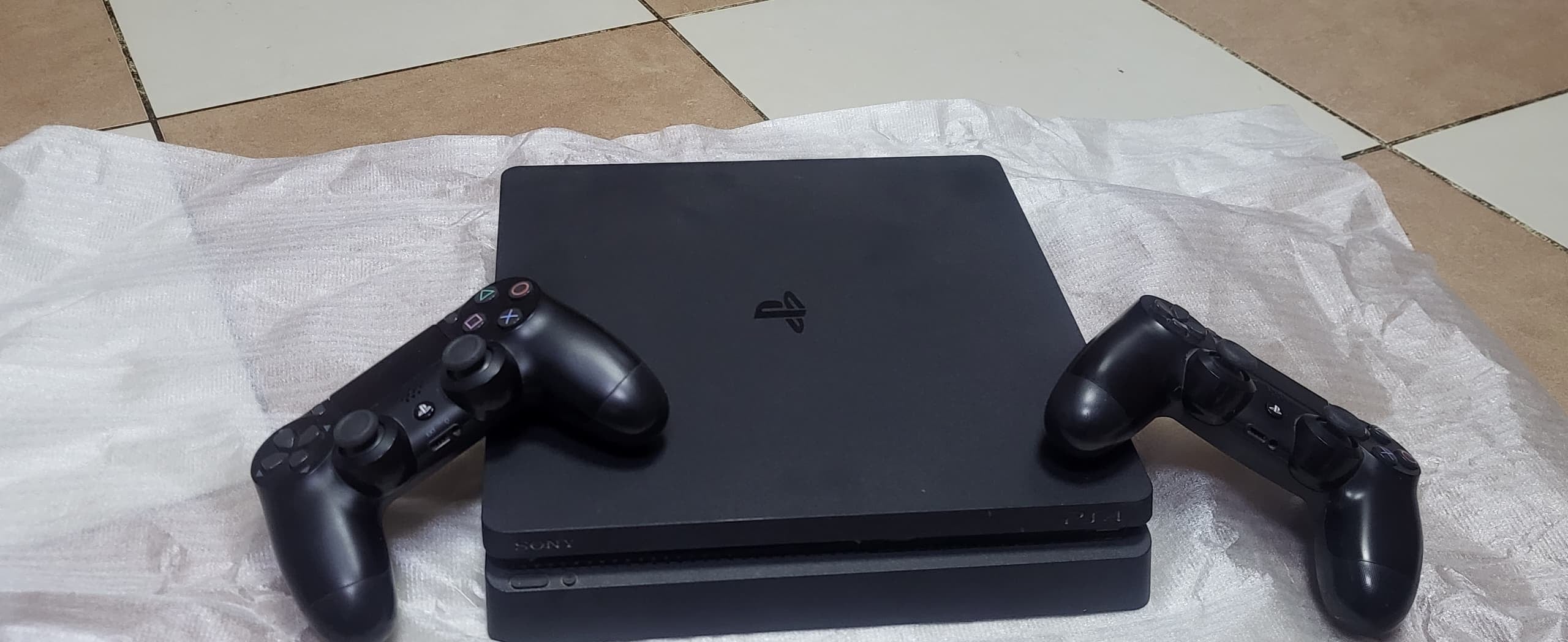 PS 4 - Image 1